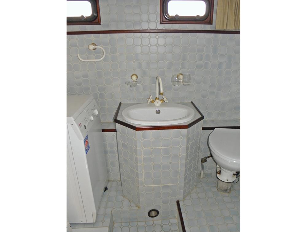 Aft cabin, Accommodation